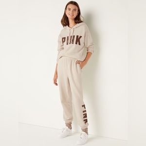 Lounge leopard set from Victoria’s Secret Pink. Only used once.